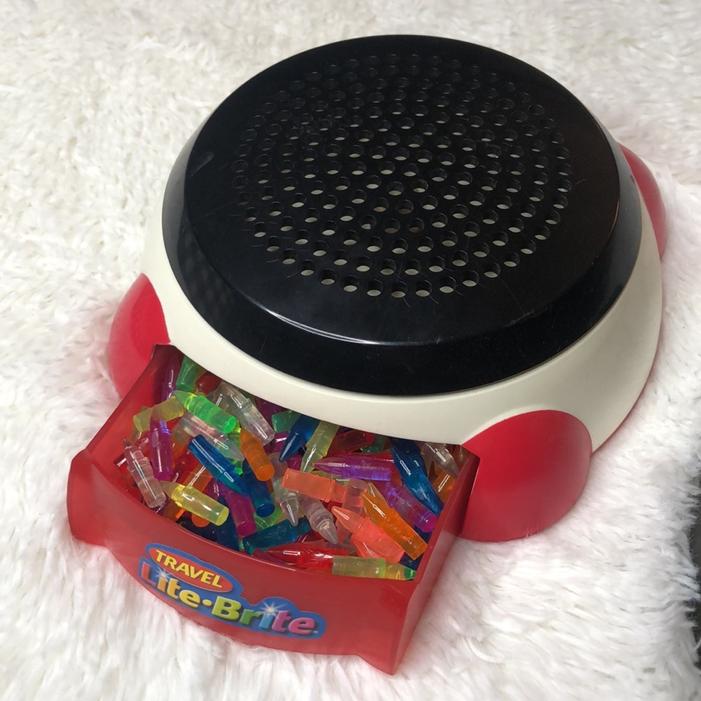 Kids Games Travel Light Bright w Extra Pegs Hasbro 2002 & Simon Says 2013 Hasbro - Picture 3 of 6